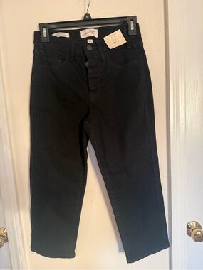 Universal Thread Black Relaxed women’s Jeans - 80s slim capri Button Fly